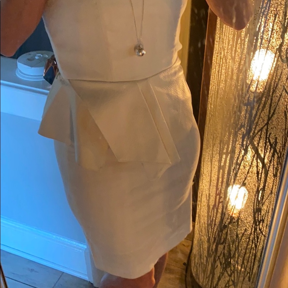 Alice and OLIVA size 4 white dress